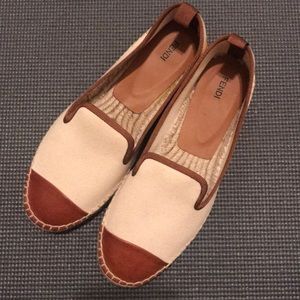 Authentic Fendi beige canvas cap toe espadrille